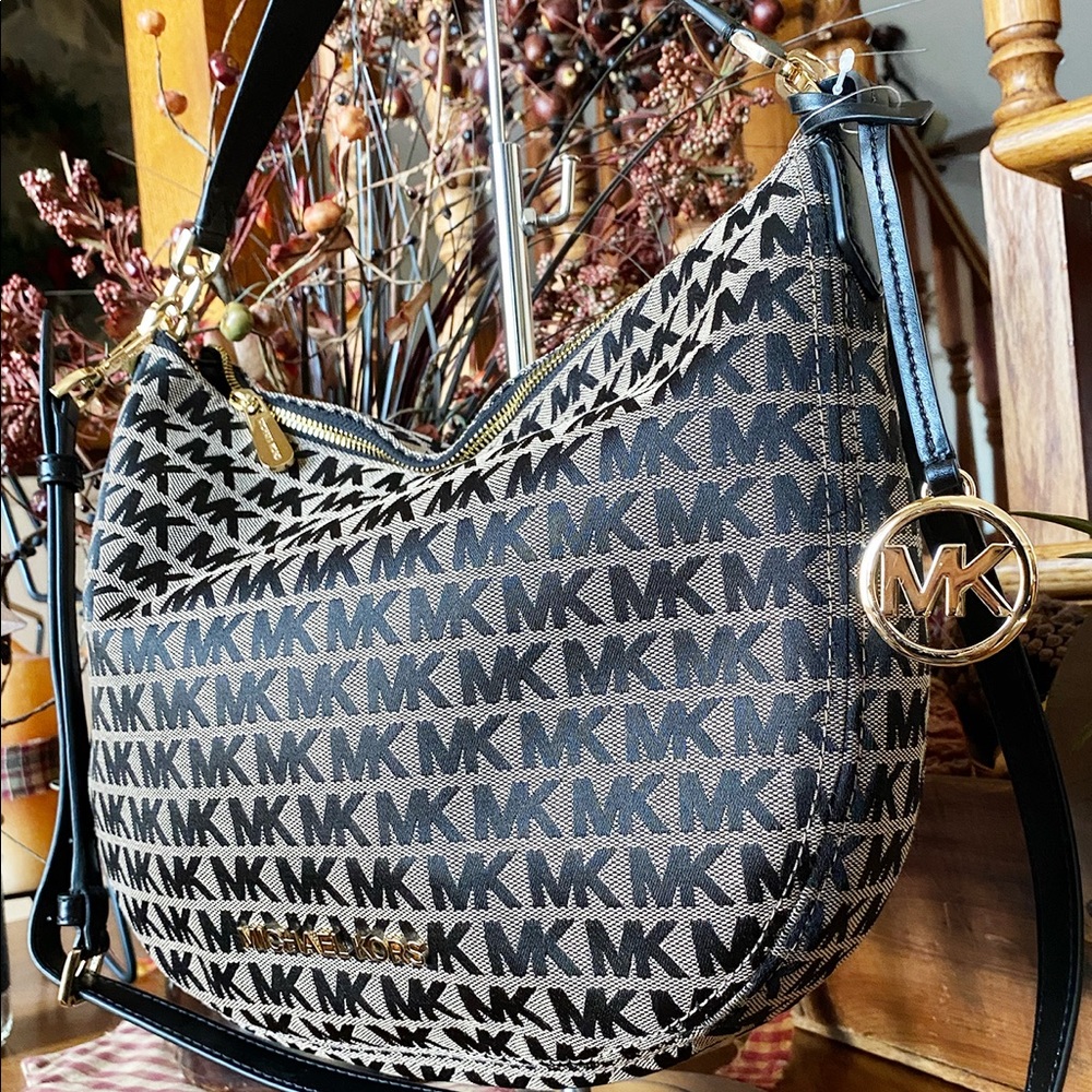 Michael Kors Hobo & Black wallet BUNDLE - Picture 5 of 8